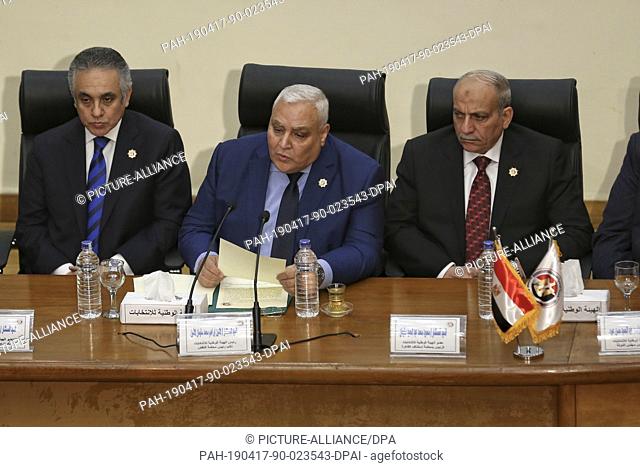 17 April 2019, Egypt, Cairo: Lasheen Ibrahim, (C), head of the Egyptian National Elections Authority (NEA), speaks during a press conference at the NEA's...