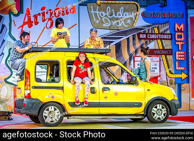 29 June 2023, Mecklenburg-Western Pomerania, Schwerin: Florentine Beyer (M) in the role of Olive plays in the musical ""Little Miss Sunshine"" with Jennifer...