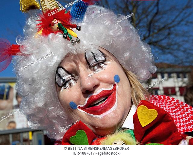 Clown at traditional carnival celebrations on Rosenmontag with parades in the Rhineland, Muelheim an der Ruhr, Ruhr Area, North Rhine-Westphalia, Germany