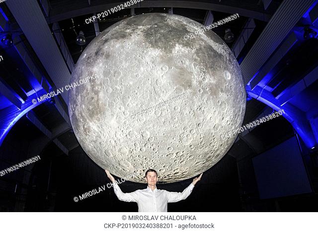 An exact giant model of the Moon, which was previously admired by three million people at 50 presentations all over the world