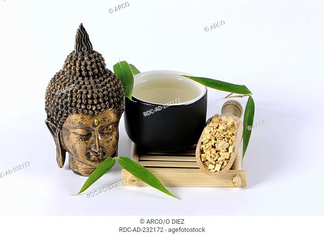 Cup of Clematis armandii stems tea, Caulis Clematidis Armandii, Mu Tong, Mutong Caulis