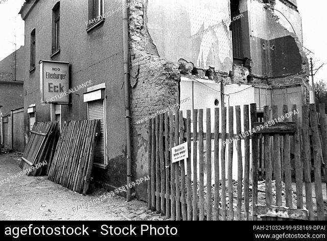 15 February 1982, Saxony, Delitzsch: Partially demolished shows the HO restaurant ""Eilenburger Eck"" in Delitzsch in spring 1982
