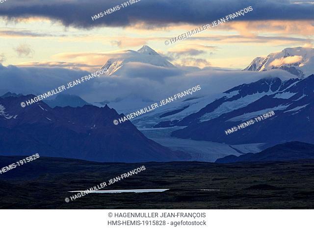 United States, Alaska, sunrise on Denali highway mountains