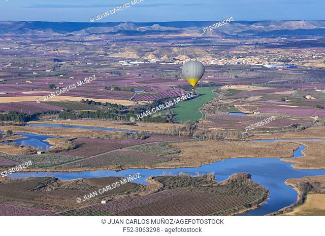 Hot-air ballooning, Dry farming, Utxesa Nature Reserve, Torres del Segre territory, Baix Segre, Lleida, Catalonia, Spain, Europe