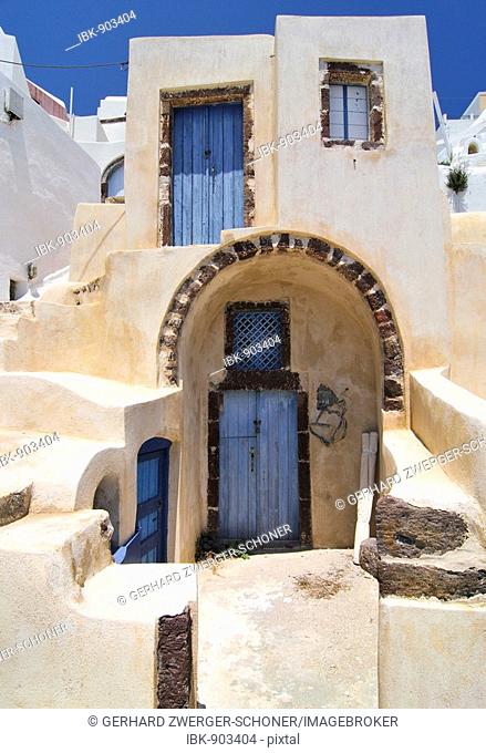 Yellow house with an archway and inner courtyard in a typical Cycladic architectural style, Oia, Ia, Santorini, Cyclades, Greece, Europe