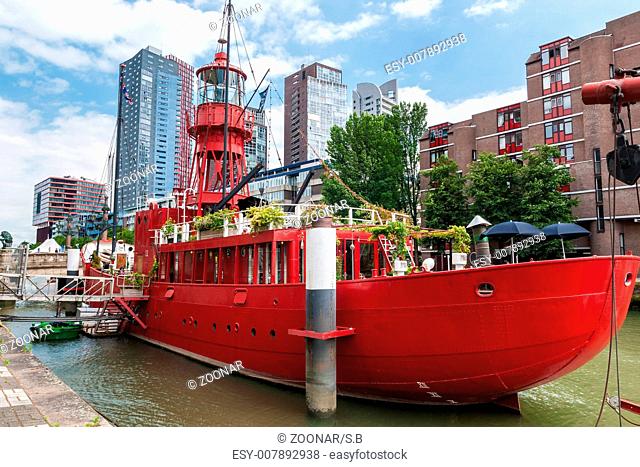 Rotterdams Wijnhaven with old fireship and the red