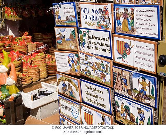 Handicrafts and souvenirs, Besalu. Garrotxa, Girona province, Catalonia, Spain