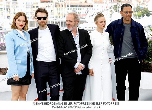 Antoine Reinartz, Lea Seydoux, Arnaud Desplechin, Sara Forestier and Roschdy Zem at the 'Roubaix, une lumière / Oh Mercy!' photocall during the 72nd Cannes Film...