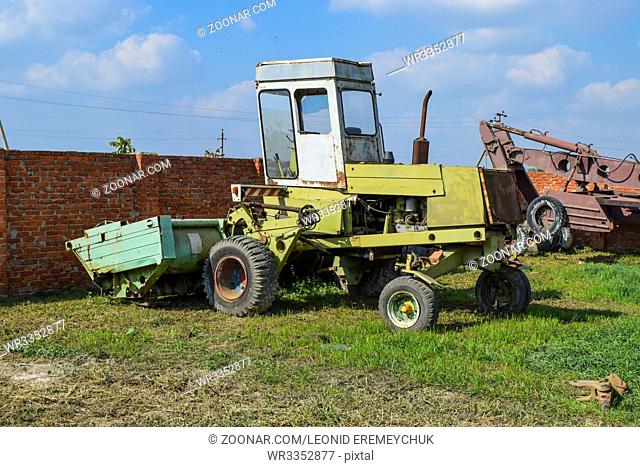 Forage harvesting means. The fork, lift truck