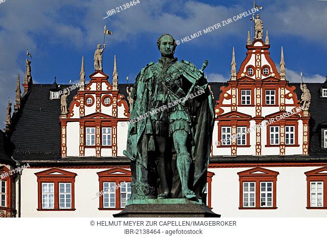 Statue of Prince Albert, 1865, gift from Queen Victoria to the people of Coburg, Renaissance Stadthaus building at back, built 1597 to 1601, market square