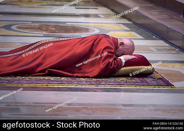 Pope Francis the ceremony of the Good Friday Passion of the Lord Mass in Saint Peter's Basilica at the Vatican.April 2, 2021 | usage worldwide