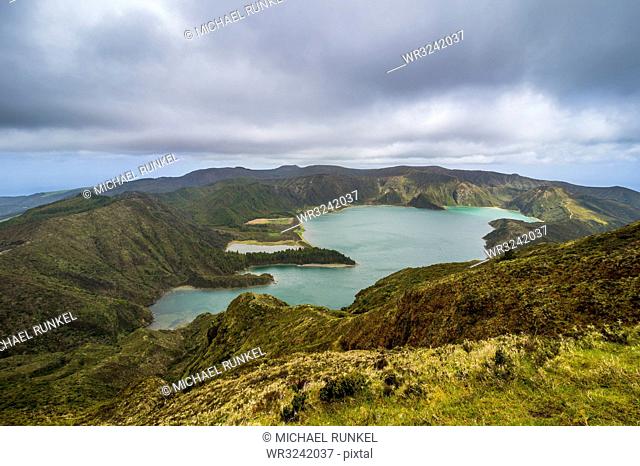 Lagoa de Fogo crater lake, Island of Sao Miguel, Azores, Portugal, Atlantic, Europe