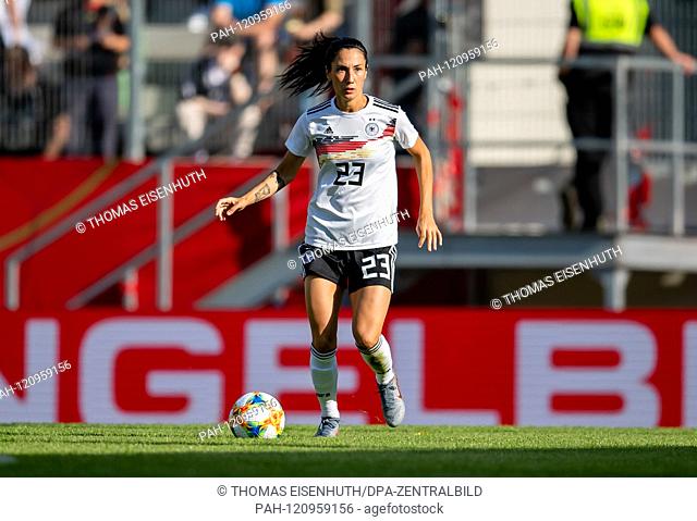 May 30, 2019: Regensburg, Continental Arena: Football Laender match Women: Germany - Chile: Germanys Sara Doorsoun on the ball