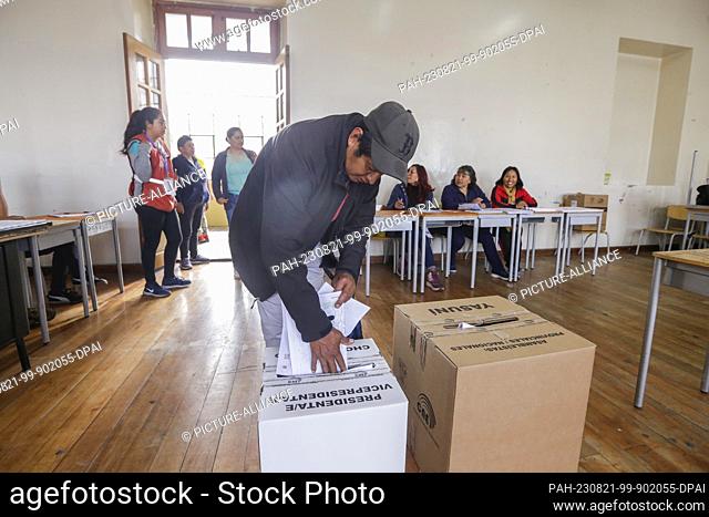 20 August 2023, Ecuador, Quito: A man casts his vote at the Mejía School. Overshadowed by the murder of a candidate and under heightened security conditions