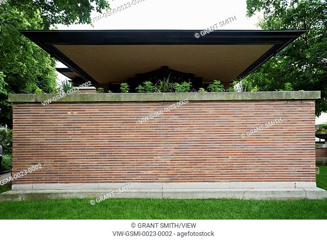 Robie House, Chicago, United States. Architect: Frank Lloyd Wright, 1910. Exterior view of Roman brick
