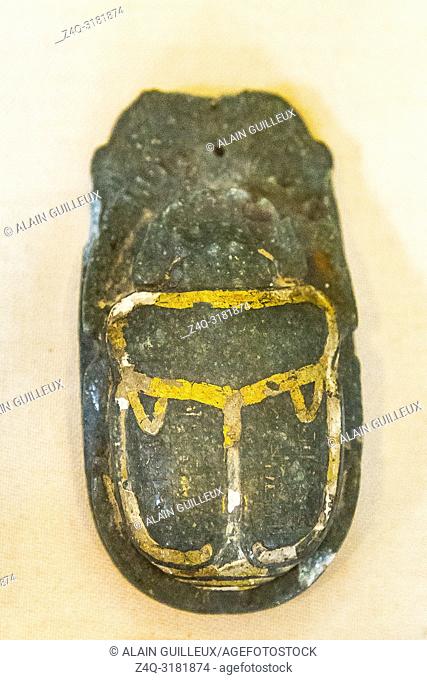 Egypt, Cairo, Egyptian Museum, from the tomb of Yuya and Thuya in Luxor : Heart scarab in green feldspar stone, decorated with gold
