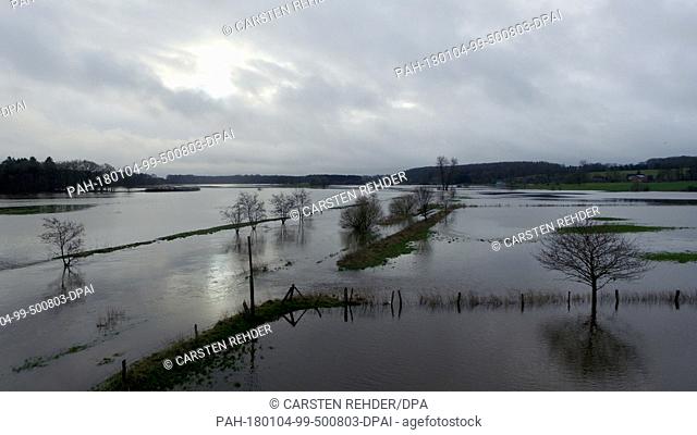 Meadows are underwater in Rosdorf, Germany, 4 January 2018. The river Stoer is overflowing and swamping nearby fields. Photo: Carsten Rehder/dpa