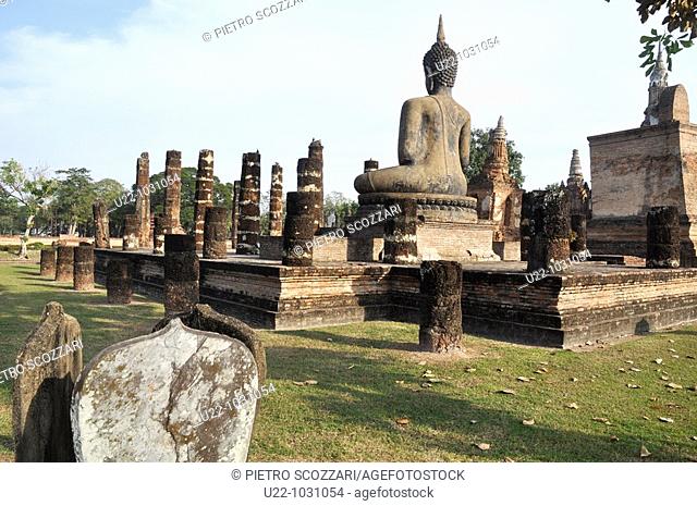 Sukhothai (Thailand): Buddha's statue in the Wat Mahathat's complex
