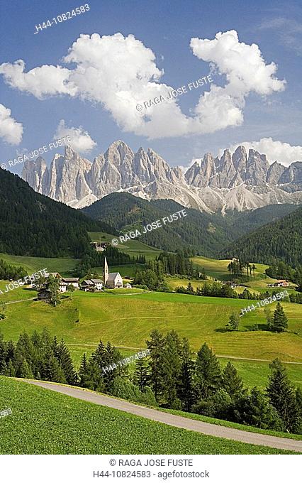 Italy, Europe, South Tirol, Tyrol, Val di Funes, Villnoss, church Saint Magdalena, scenery, landscape, Dolomites, moun