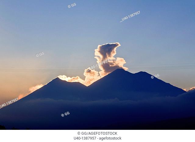 Guatemala, Volcan de Fuego, sunset