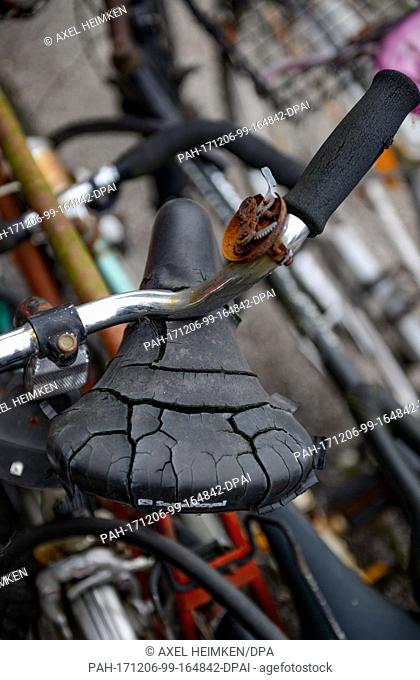 An employee of the city cleaning department removes a scrapped bicycle in Hamburg, Germany, 6 December 2017. The local district office and city cleaning...