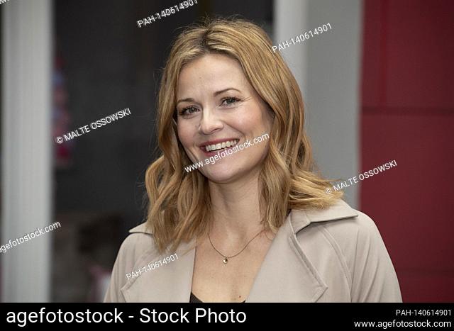 Actress Nina WEISZ plays the role of Corinna Weigel, portrait, portrayed single image, single motif, here in the backdrop of the Weigel pastry shop in the MMC...