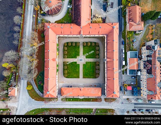 PRODUCTION - 16 November 2023, Saxony, Moritzburg: View of the historic inner courtyard of the Moritzburg State Stud. The joint horse breeding association of...