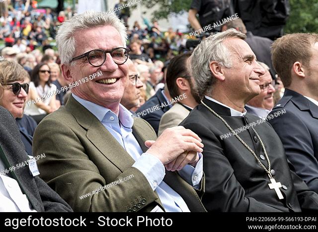 06 June 2022, Bavaria, Gerolfingen: Thomas de Maiziere (l, CDU), President of the 38th German Protestant Church Congress and former Minister of the Interior