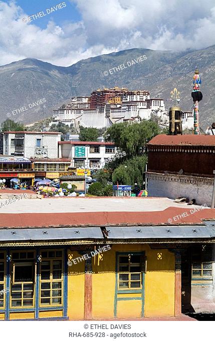 View of Potala Palace, the Dalai Lama's former palace, from Jokhang Temple, Lhasa, Tibet, China, Asia