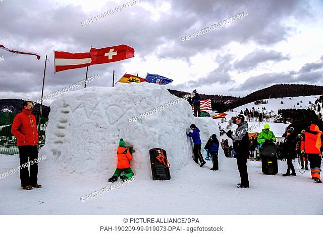 09 February 2019, Baden-Wuerttemberg, Bernau: Snow sculptors are working on their ephemeral works of art at the 3rd Black Forest Snow Sculpture Festival
