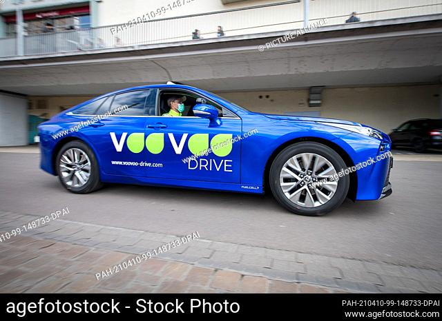 08 April 2021, Saarland, Saarbrücken: Driving instructor Rouven Klein (l) and learner driver Adrian Bredebusch drive a hydrogen driving school car