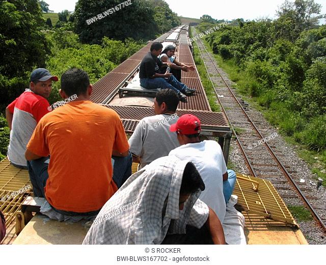 Illegal immigrants from Central America on the roof of the deathtrain through Mexico to the USA, Mexico