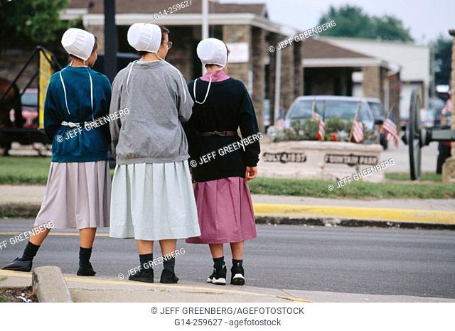 Amish women at Johnny Appleseed homecoming festival. Apple Creek, Ohio. USA