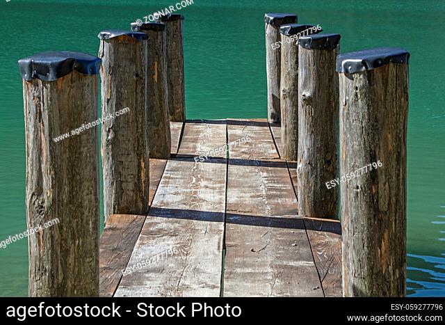 Schiffsanlegestelle am eiterwanger See - ein Ort der Stille. Kraftfahrzeugen ist die Zufahrt zu diesem idyllischen See verboten