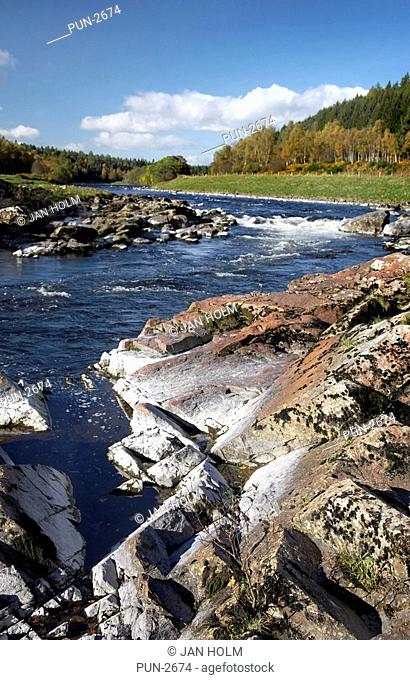 Exposed rocks in the River Dee near Potarch