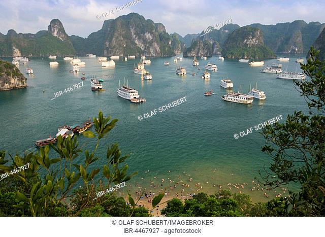 Halong Bay with boats, limestone cliffs, the Gulf of Tonkin, Halong, North Vietnam, Vietnam