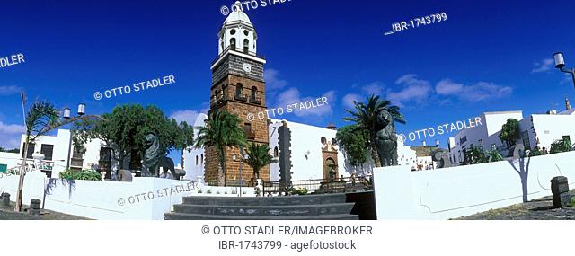 Main square and Church of Nuestra Senora de Guadalupe, Teguise, Lanzarote, Canary Islands, Spain, Europe