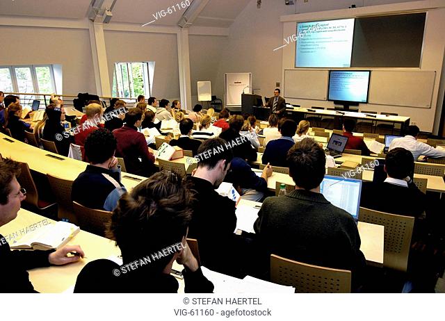Bucerius Law School, private university for law: professor and students during a lecture. - HAMBURG, GERMANY, 06/05/2004