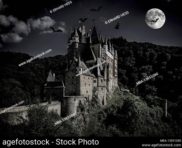 Eltz Castle, Castle Romanticism, Chateau Rouge, Château-Rouge, Delft Porcelain, Eifel, Eltz, Elzbach, half-timbered, Ganerbeburg, Ganerbe community
