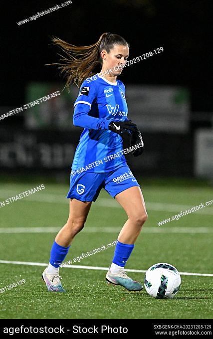 Shari Van Belle (8) of Genk pictured in action with the ball during a female soccer game between Racing Genk Ladies and Sporting du pays de Charleroi on the 11...