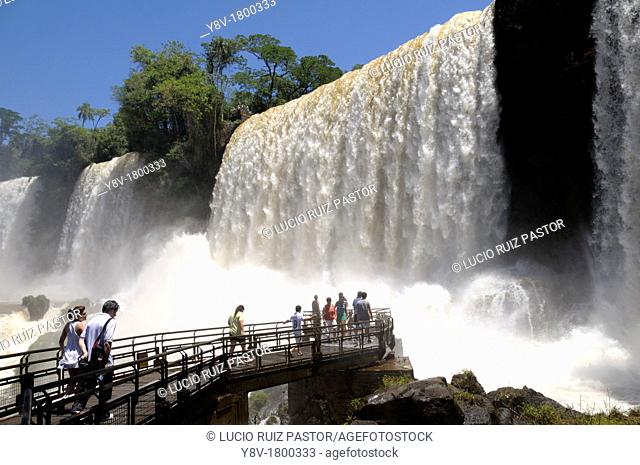 Argentina. Misiones. Iguazu Falls. The Bossetti waterfall and lower viewpoint. UNESCO World Heritage