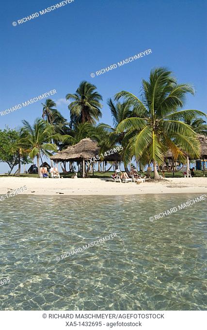 Tourists enjoying the sun, Yandup Island, San Blas Islands also called Kuna Yala Islands, Panama