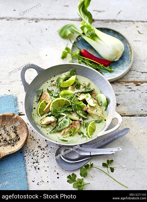 Green curry with matcha tea and lime