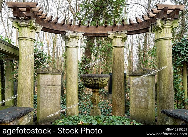 Berlin, Jewish cemetery in Berlin Weissensee, columned pergola, steles, pedestal bowl, Albert Pinkuss hereditary burial