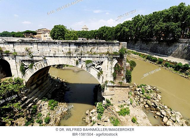Ponte Rotto, Pons Aemilius, destroyed bridge over the Tiber, Rome's oldest stone bridge, Rome, Italy, Europe