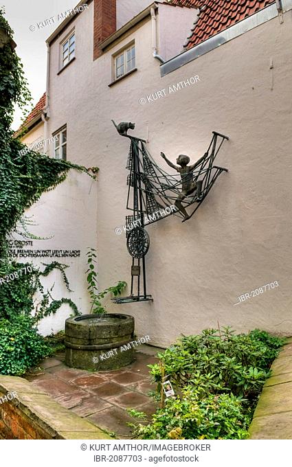 Sculpture by Ottjen Alldag to commemorate the writer Georg Droste, Schnoorviertel, Schnoor Quarter, Bremen, Germany, Europe