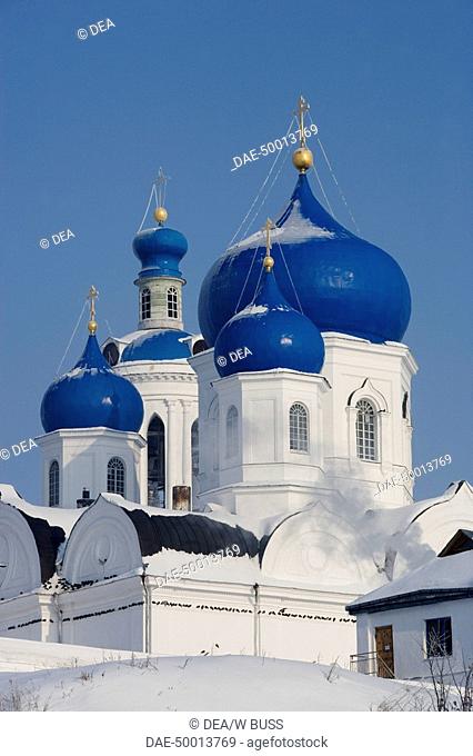 Russia - Golden Ring - Bogolyubovo. The domes of the Cathedral of the Nativity of the Virgin (1866). UNESCO World Heritage List, 1992