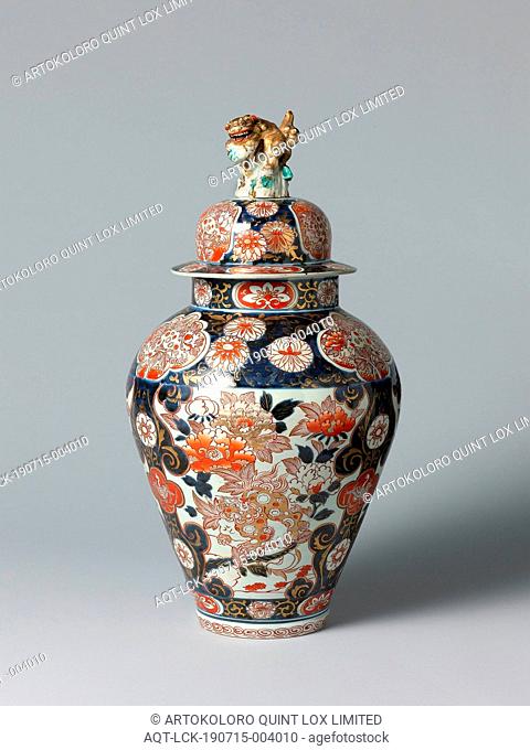 Covered jar with shishi, hoo-birds, flowering plants and floral scrolls, Lid of baluster-shaped porcelain lid pot, painted in underglaze blue and on the glaze...