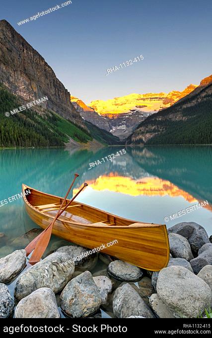 Cedar-Strip Canoe at Lake Louise, Banff National Park, UNESCO World Heritage Site, Alberta, Canadian Rockies, Canada, North America