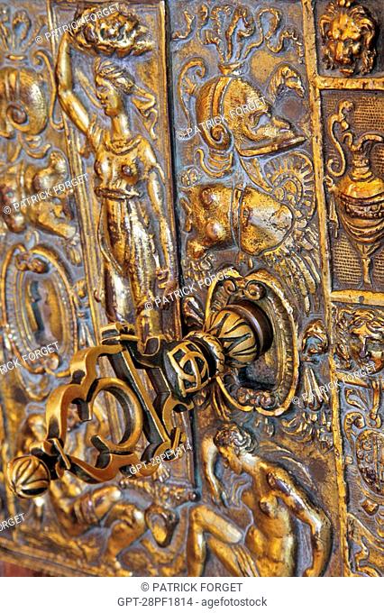 DETAIL OF THE DOOR OPENING INTO THE GUARDROOM, CHATEAU D'ANET, BUILT IN 1550 BY PHILIBERT DE L'ORME FOR DIANE DE POITIERS, HENRI II'S FAVOURITE, EURE-ET-LOIR 28